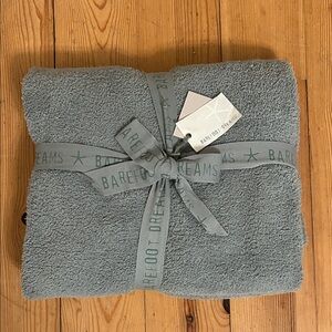 Barefoot Dreams Sage green cozychic stacked rib boarder throw blanket 45 x 60